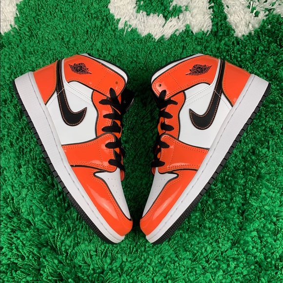 Jordan 1 Mid SE Orange Women's size 8